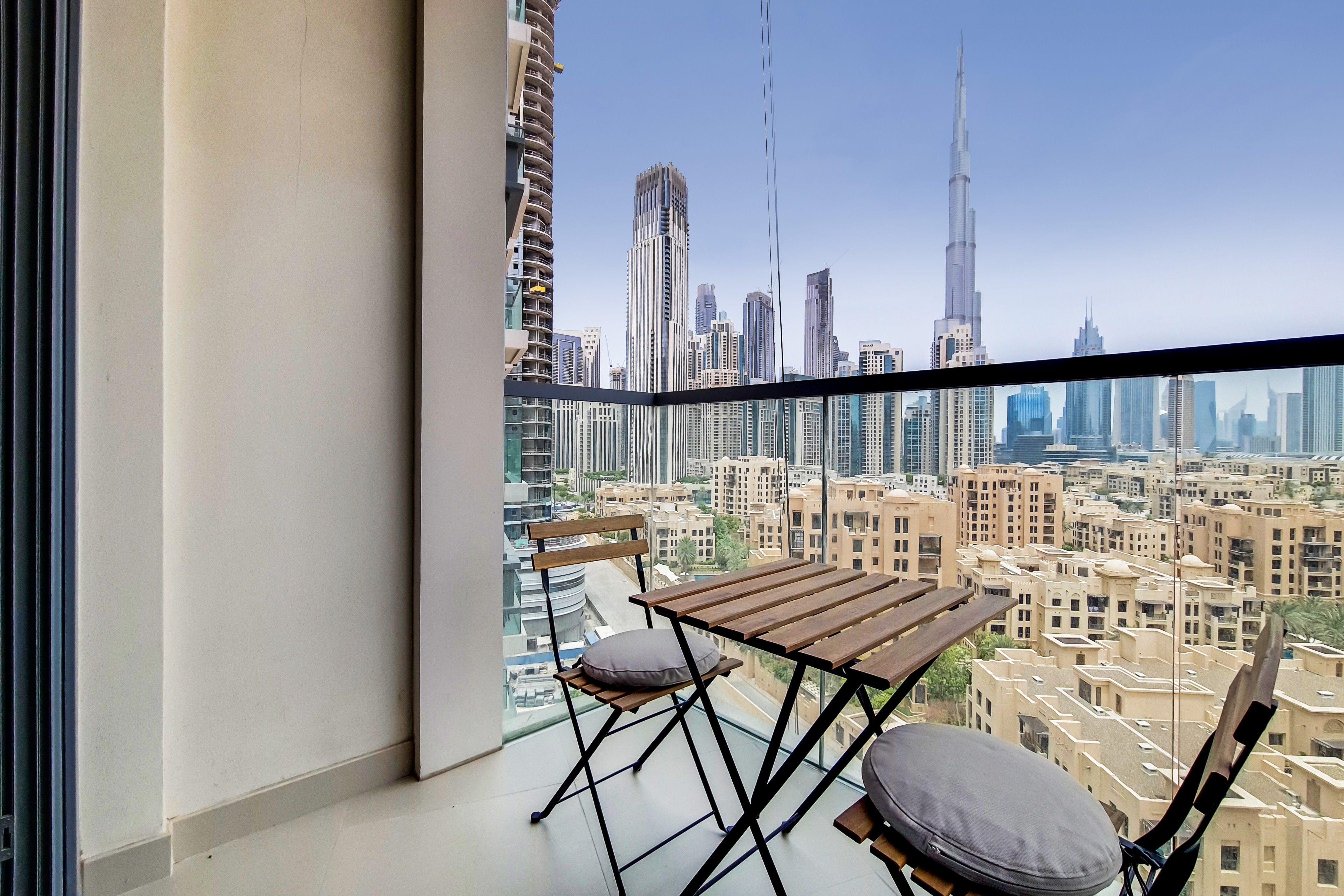 2 Bedrooms Apartment in Bellevue Tower 1