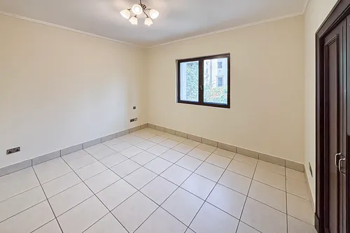 3 Bedrooms Apartment in Reehan 6