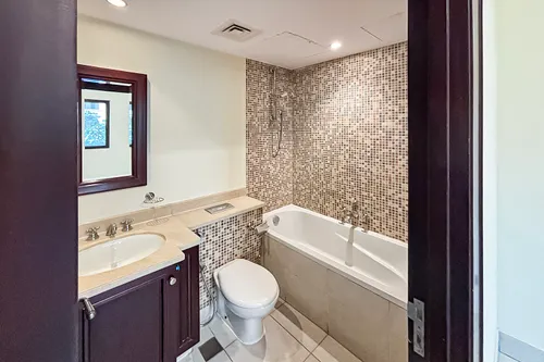 3 Bedrooms Apartment in Reehan 6