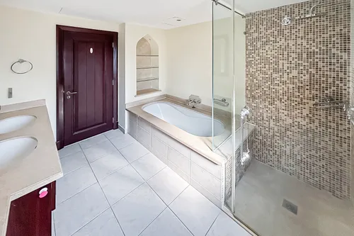 3 Bedrooms Apartment in Reehan 6