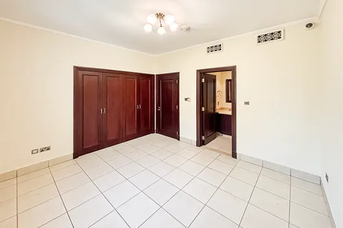 3 Bedrooms Apartment in Reehan 6