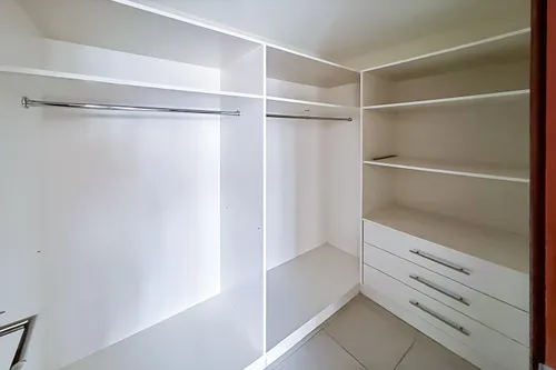 2 Bedrooms Apartment in South Ridge 4