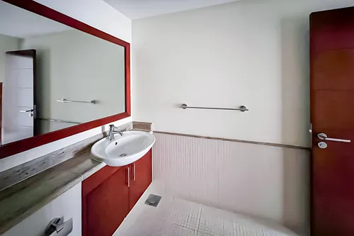 2 Bedrooms Apartment in South Ridge 4