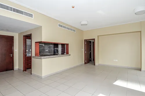 Large Layout | Vacant | Low Floor |Prime Location