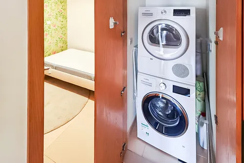 2 Bedrooms Apartment in Bellevue Tower 1