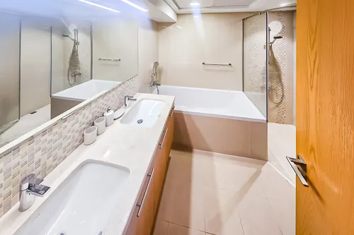 2 Bedrooms Apartment in Bellevue Tower 1