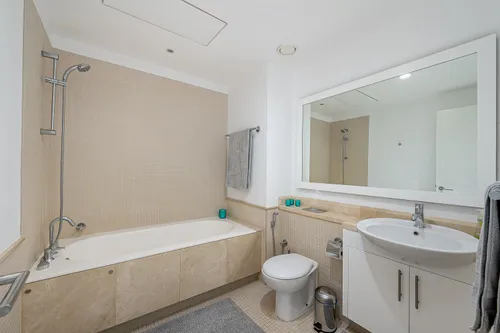 2 Bedrooms Apartment in South Ridge 3
