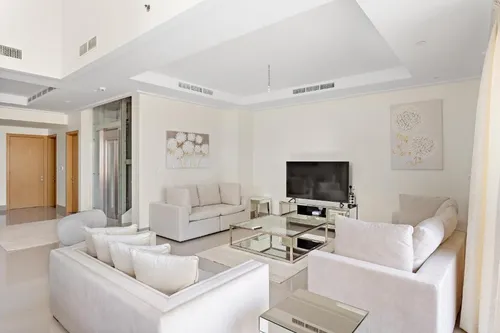 5 Bedrooms Apartment in Opera Grand