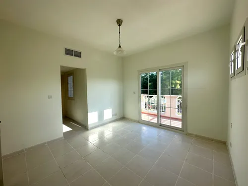 2 Bedrooms Townhouse in Springs 3