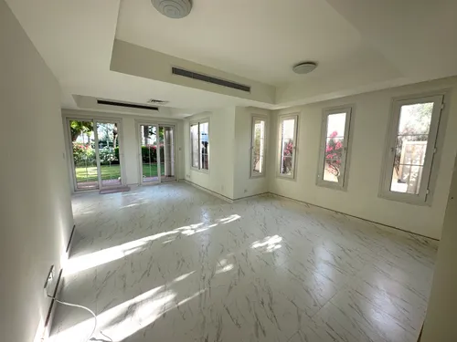 2 Bedrooms Townhouse in Springs 3