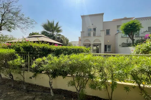 2 Bedrooms Townhouse in Springs 3
