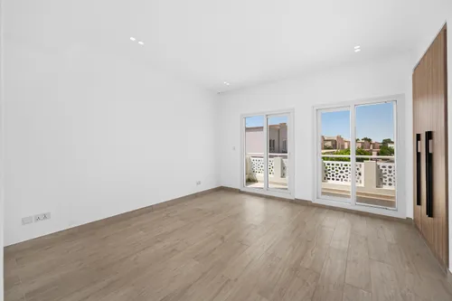 5 Bedrooms Villa in Meadows 5