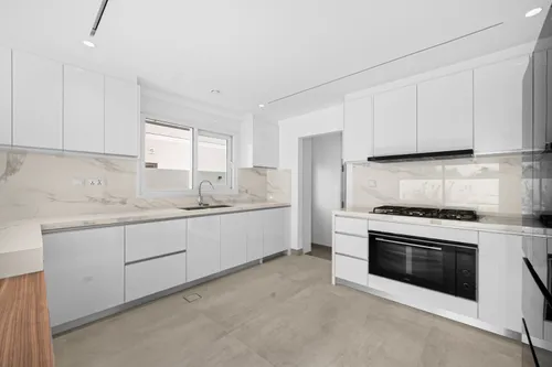 5 Bedrooms Villa in Meadows 5