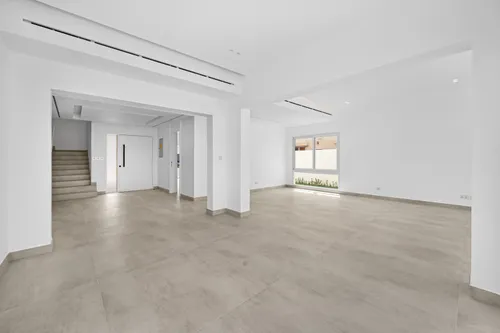 5 Bedrooms Villa in Meadows 5