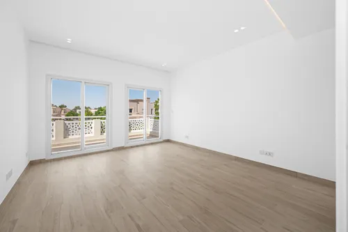 5 Bedrooms Villa in Meadows 5