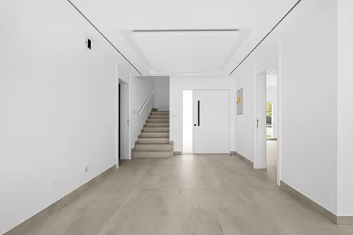 5 Bedrooms Villa in Meadows 5