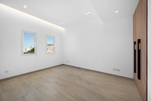 5 Bedrooms Villa in Meadows 5