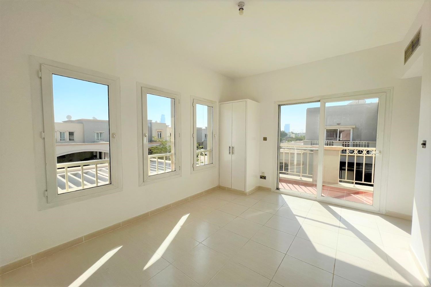 2 Bedrooms Villa in Springs 14