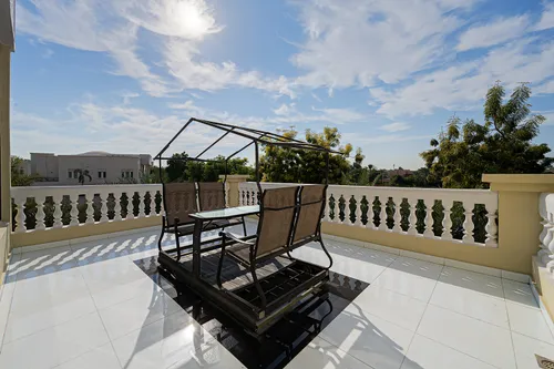 8 Bedrooms Villa in Sector E