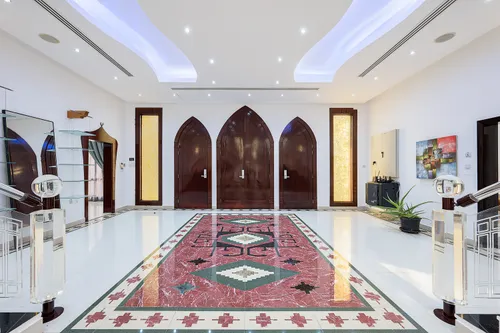 8 Bedrooms Villa in Sector E