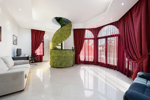 8 Bedrooms Villa in Sector E