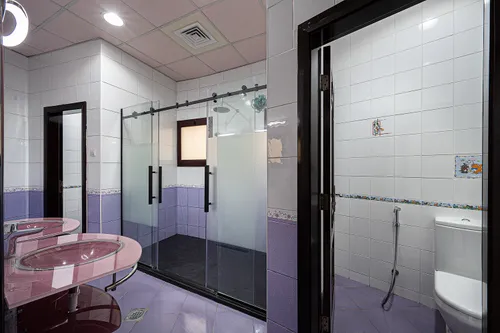 8 Bedrooms Villa in Sector E