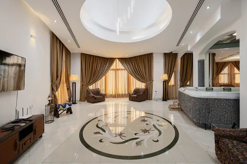 8 Bedrooms Villa in Sector E