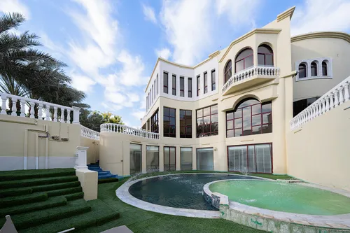 8 Bedrooms Villa in Sector E