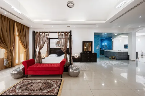 8 Bedrooms Villa in Sector E