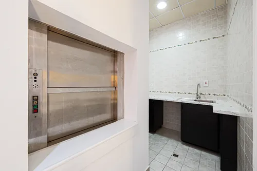 8 Bedrooms Villa in Sector E