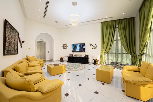 8 Bedrooms Villa in Sector E