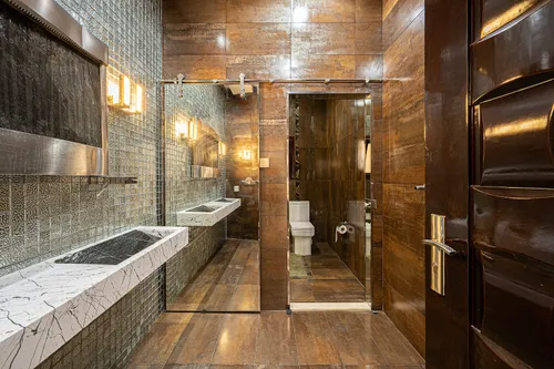 8 Bedrooms Villa in Sector E