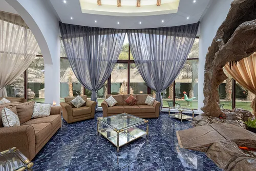 8 Bedrooms Villa in Sector E