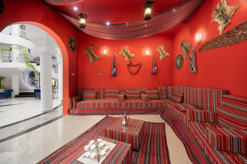 8 Bedrooms Villa in Sector E