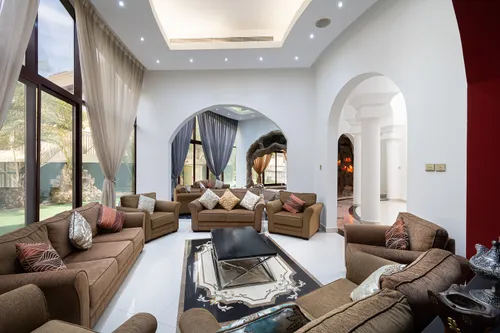 8 Bedrooms Villa in Sector E