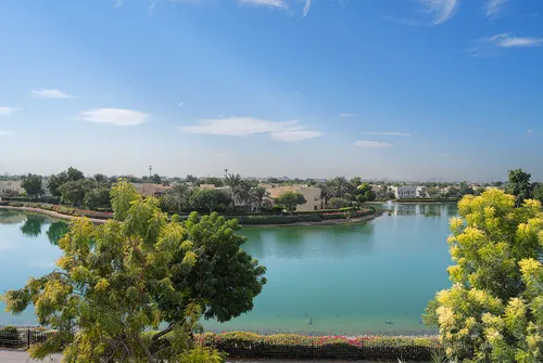 8 Bedrooms Villa in Sector E