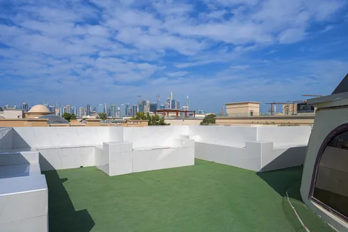 8 Bedrooms Villa in Sector E