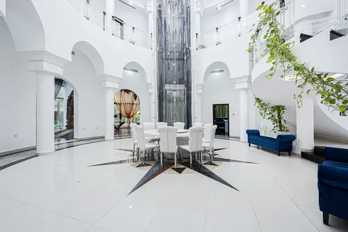 8 Bedrooms Villa in Sector E