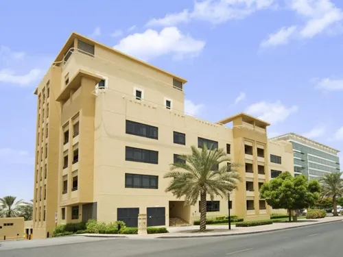 2 Bedrooms Apartment in The Views 1