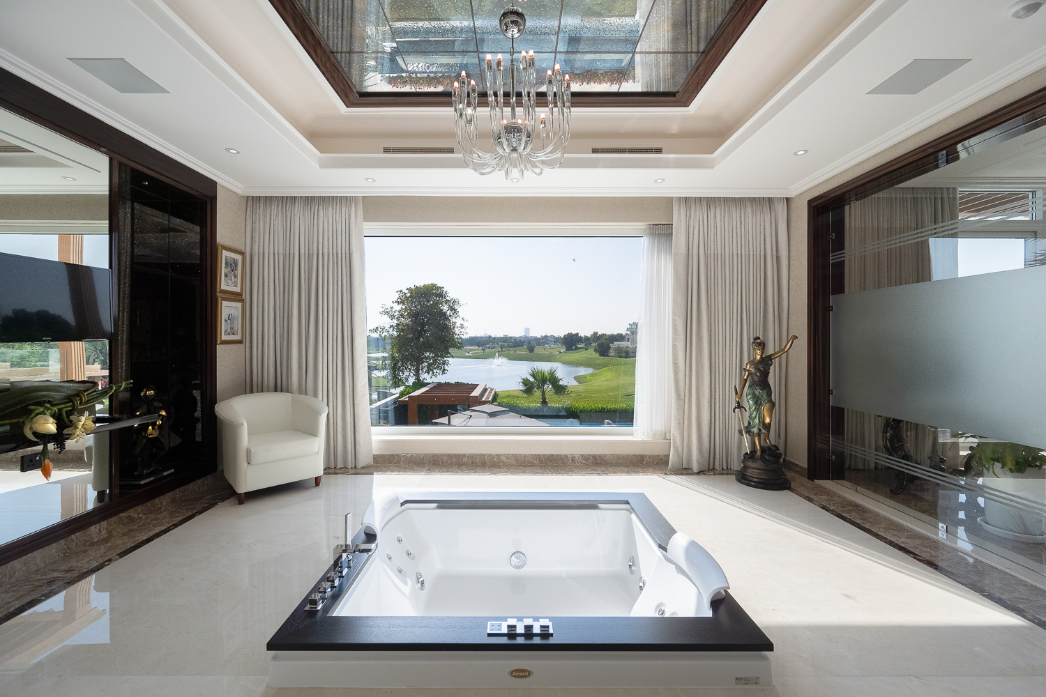 5 Bedrooms Villa in Sector P