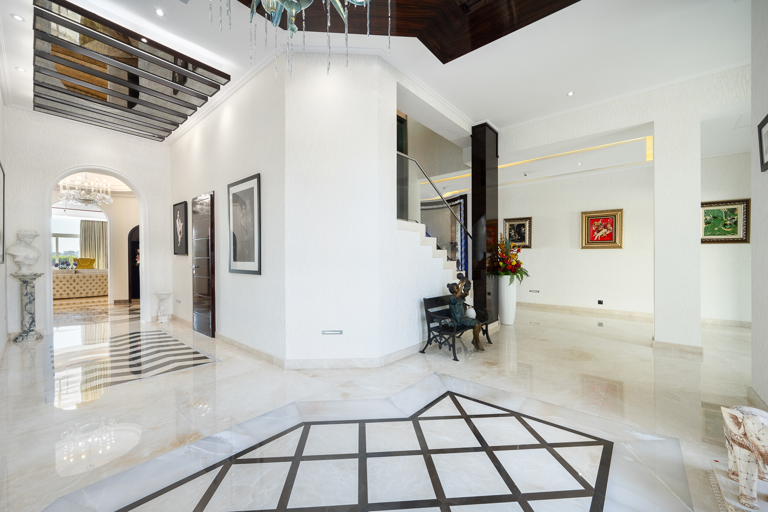 5 Bedrooms Villa in Sector P