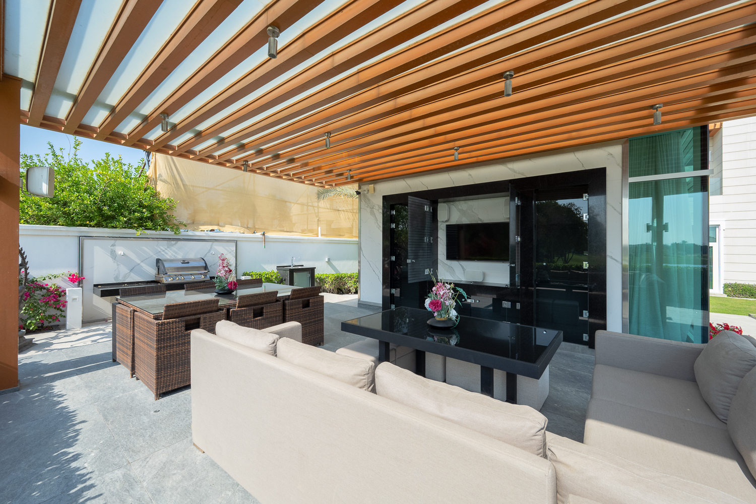 5 Bedrooms Villa in Sector P