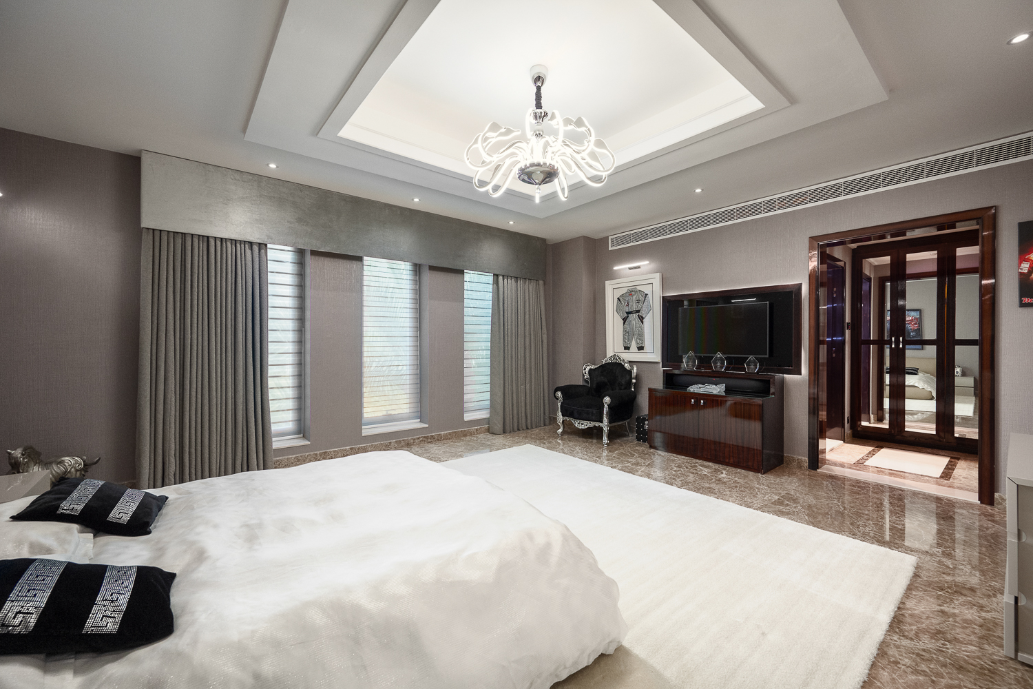 5 Bedrooms Villa in Sector P