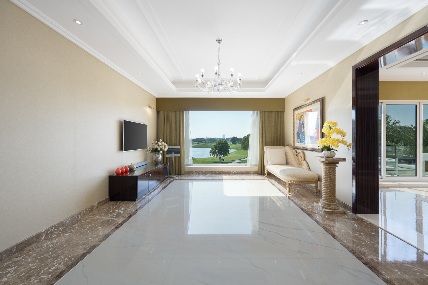 5 Bedrooms Villa in Sector P