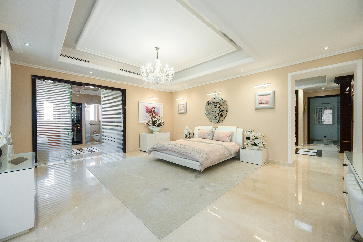 5 Bedrooms Villa in Sector P