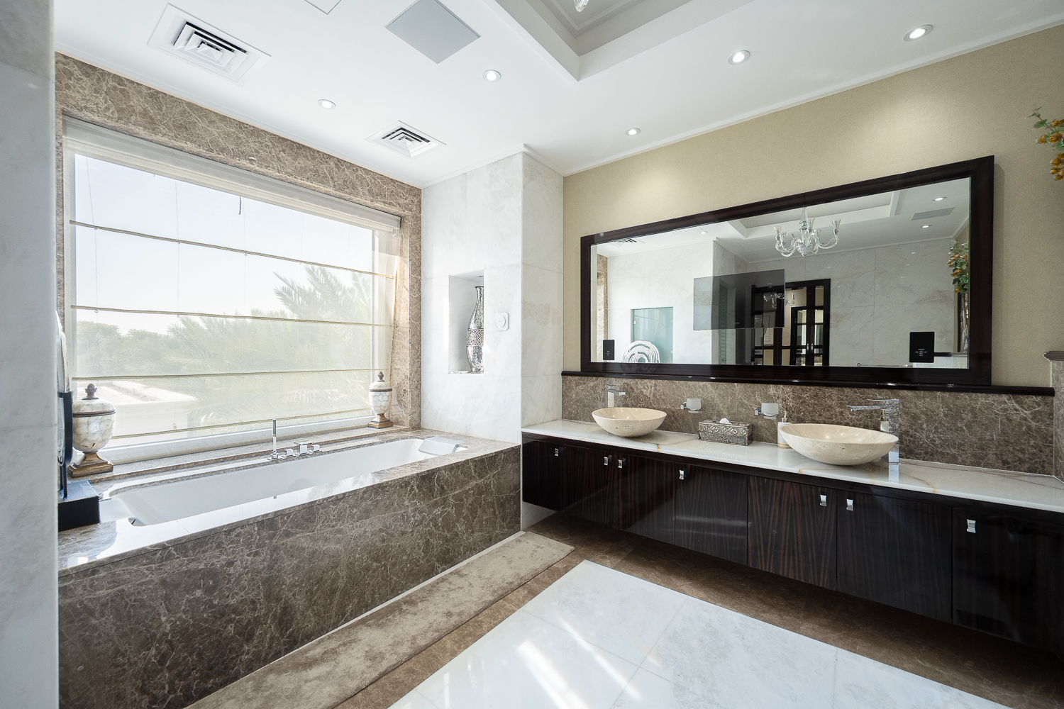 5 Bedrooms Villa in Sector P