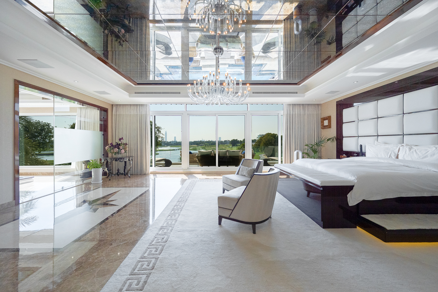 5 Bedrooms Villa in Sector P