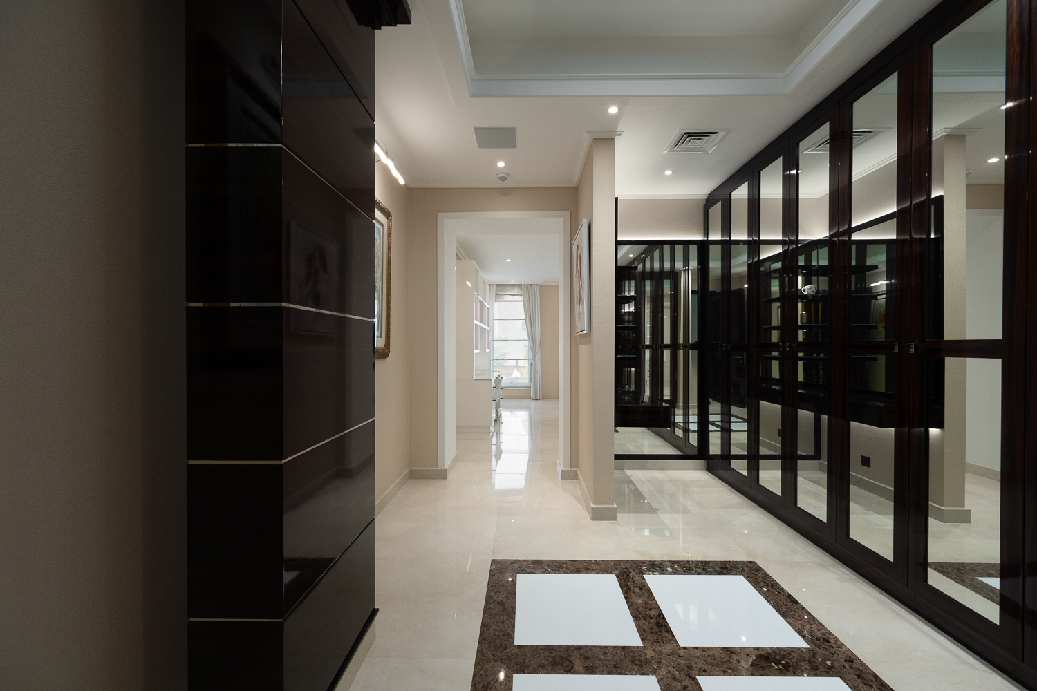 5 Bedrooms Villa in Sector P