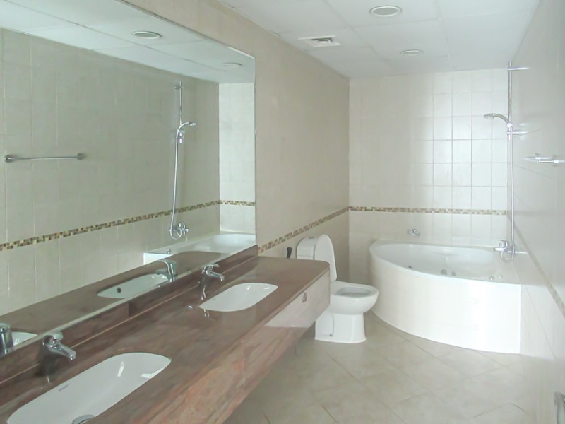 2 Bedrooms Apartment in The Royal Oceanic