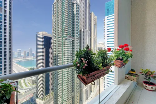 3 Bedrooms Apartment in Marina Heights